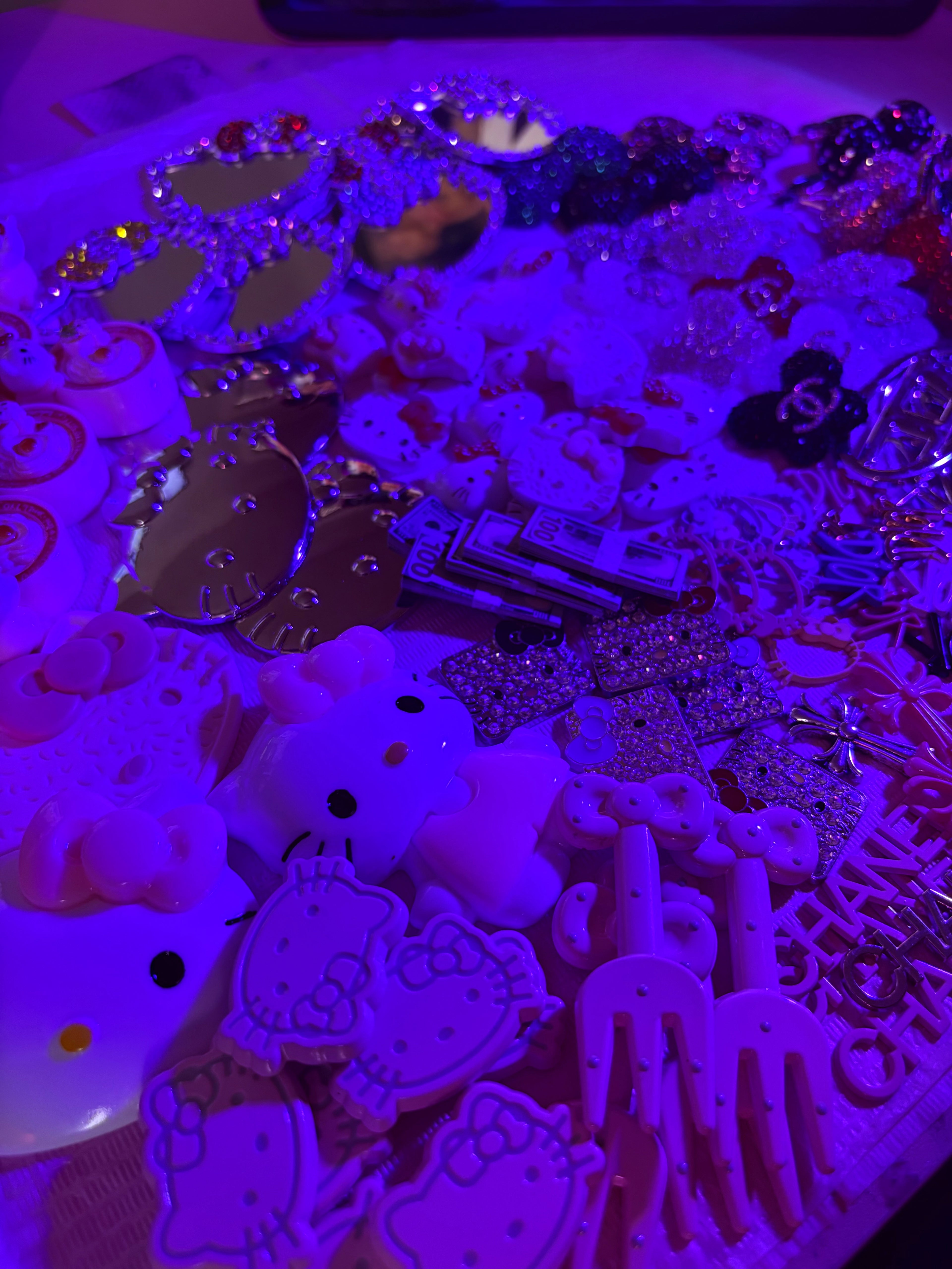 LARGE JUNK CHARM MIX (RANDOM)